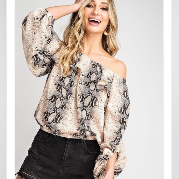 5⭐️🌾SNAKESKIN OFF THE SHOULDER TOP - Picture 2 of 11